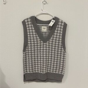 Abercrombie & Fitch Gray Patterned Sweater Vest